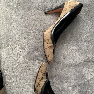 Gucci heels size 8
